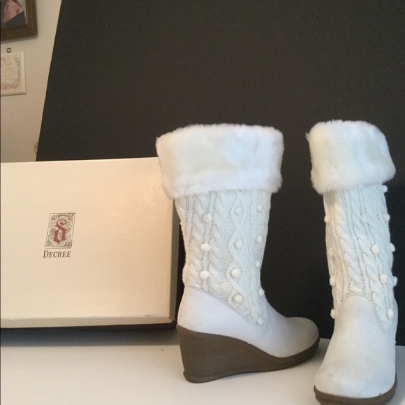 Boot off white sweater, wedge Heel,fur rim 6.5M - Picture 5 of 6